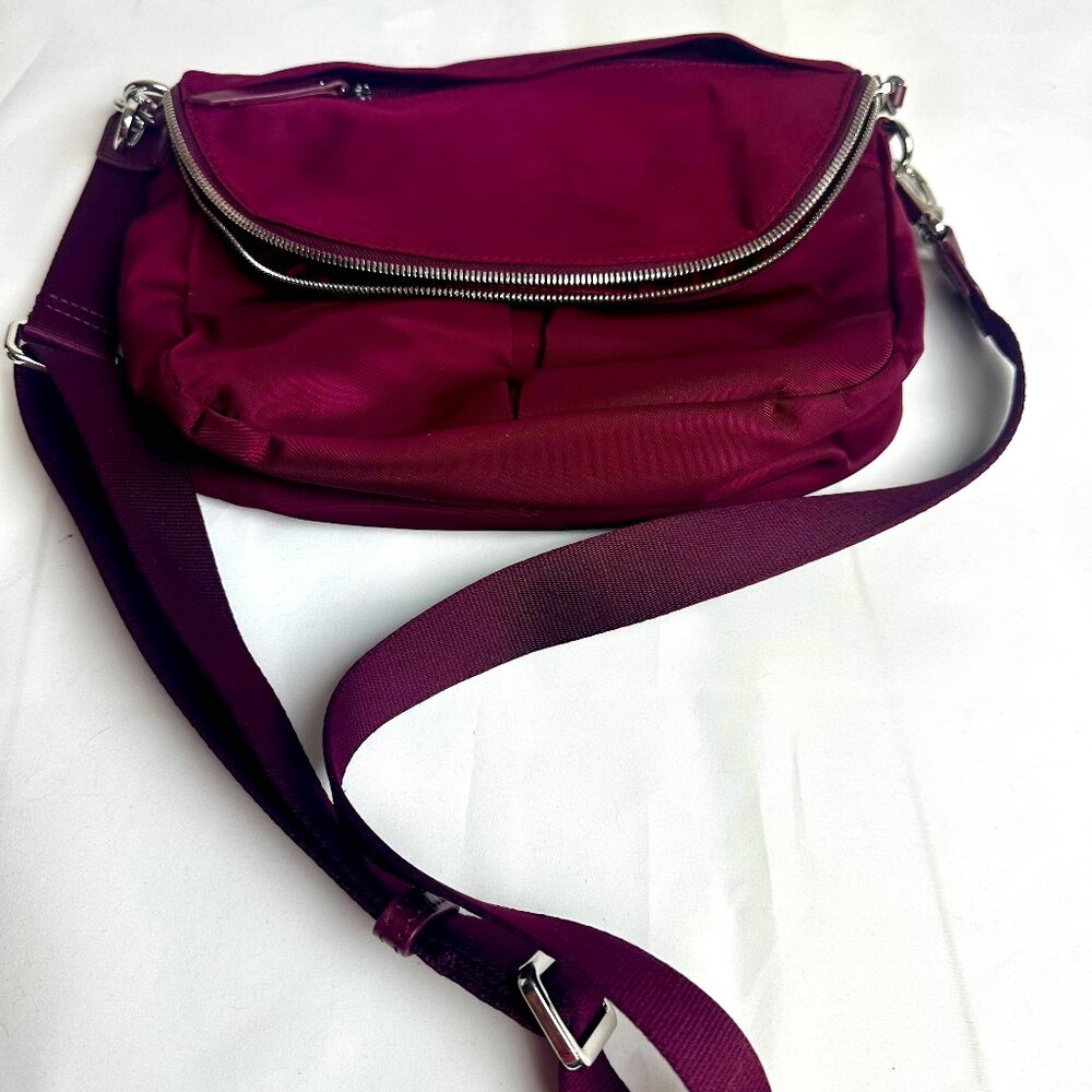 Quince Cross Body Travel Purse: Burgundy